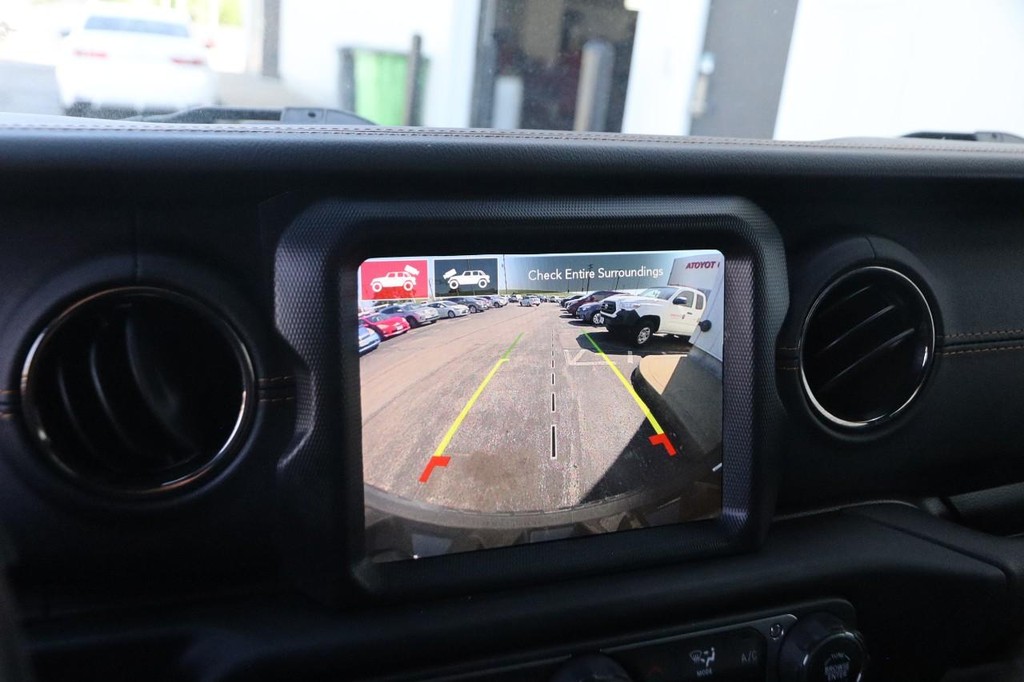 Jeep Wrangler Vehicle Full-screen Gallery Image 17