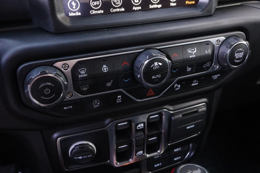 Jeep Wrangler Vehicle Full-screen Gallery Image 18