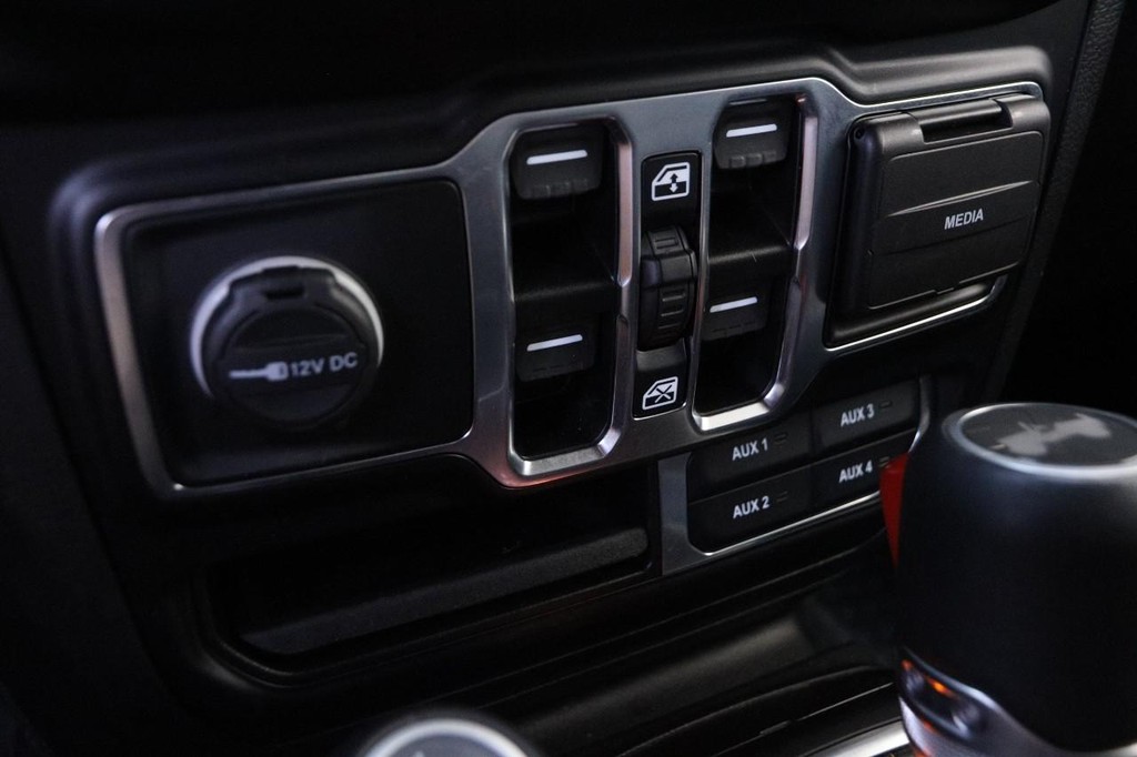 Jeep Wrangler Vehicle Full-screen Gallery Image 19