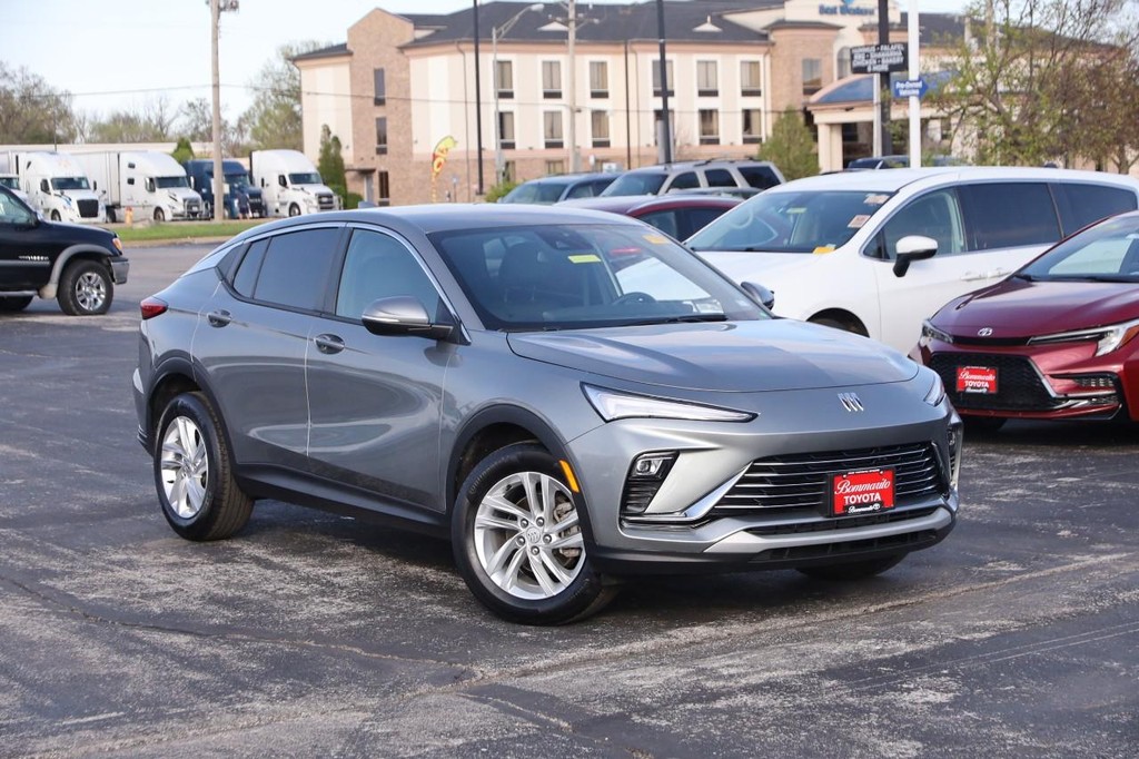 Buick Envista Vehicle Full-screen Gallery Image 02