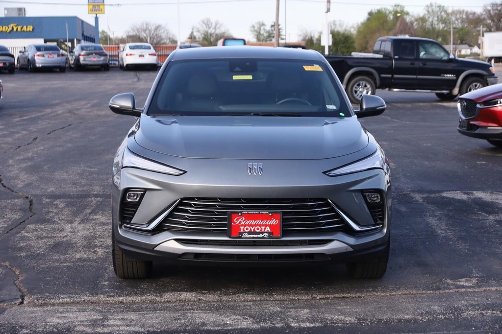 Buick Envista Vehicle Full-screen Gallery Image 04