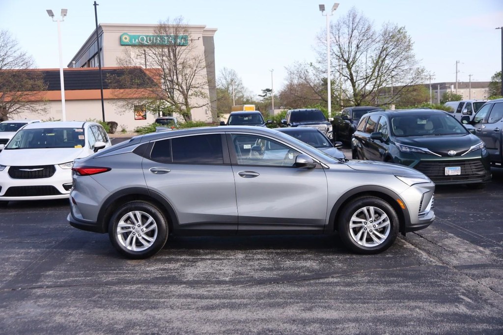 Buick Envista Vehicle Full-screen Gallery Image 05