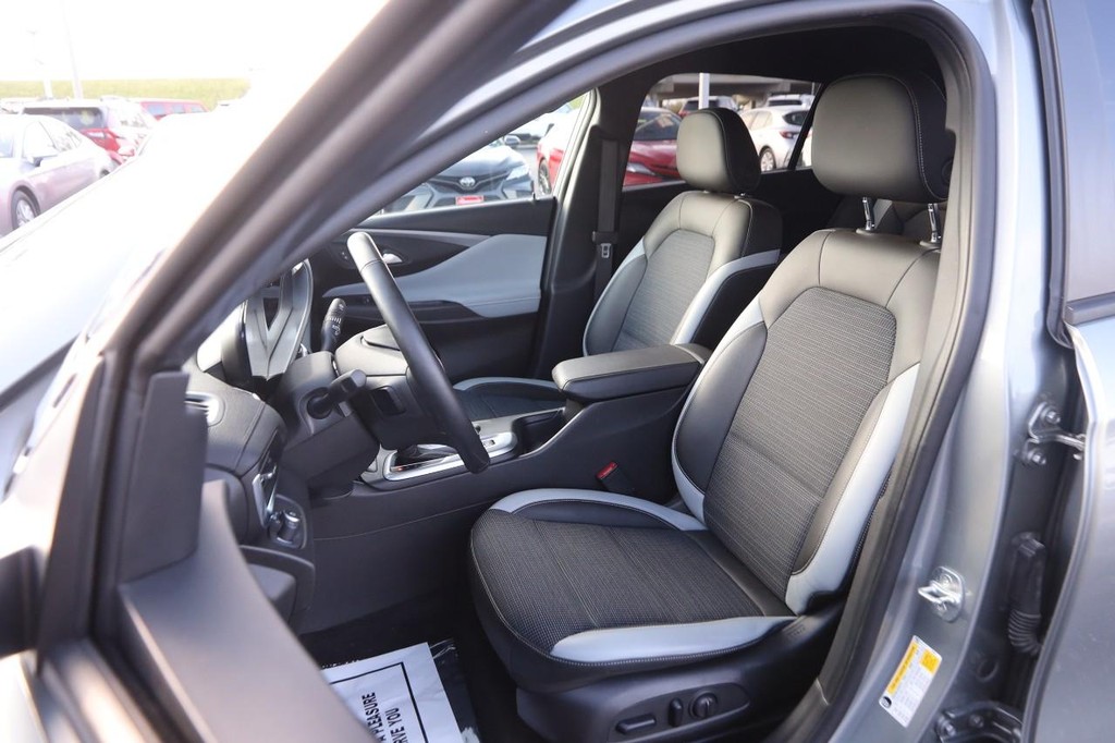 Buick Envista Vehicle Full-screen Gallery Image 08