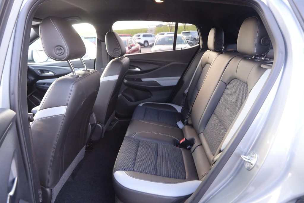 Buick Envista Vehicle Full-screen Gallery Image 09