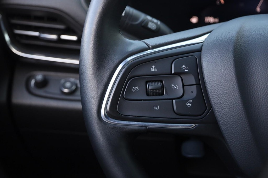 Buick Envista Vehicle Full-screen Gallery Image 11