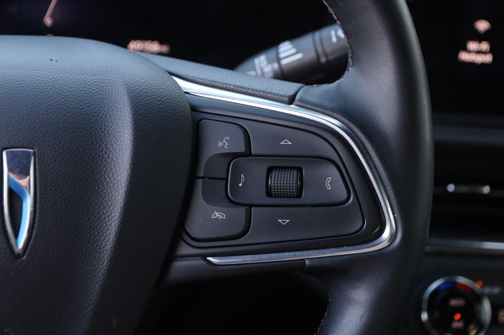 Buick Envista Vehicle Full-screen Gallery Image 12