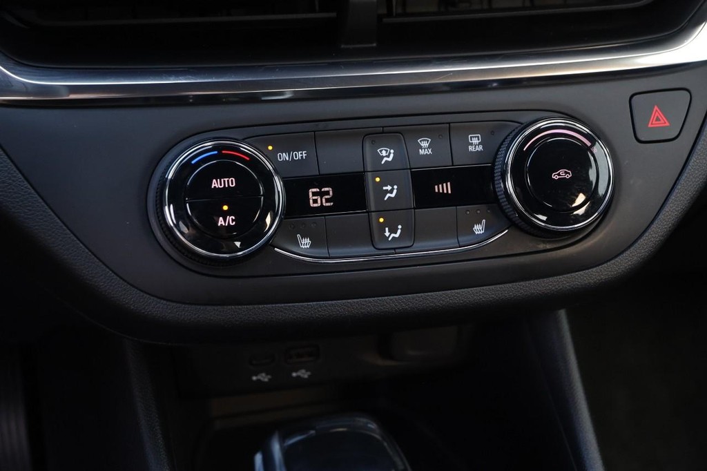 Buick Envista Vehicle Full-screen Gallery Image 18