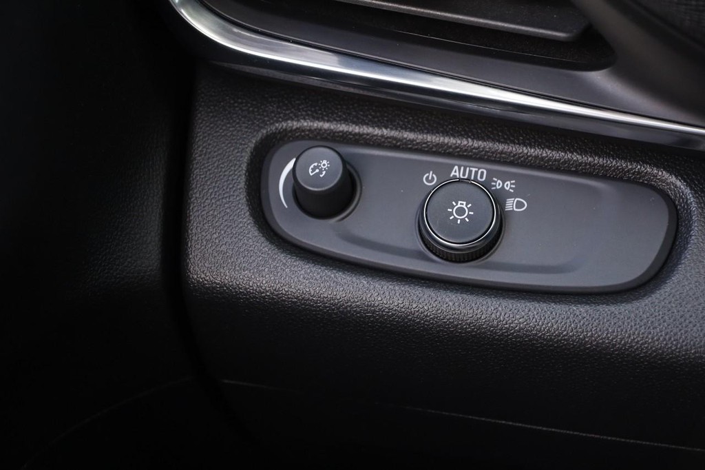 Buick Envista Vehicle Full-screen Gallery Image 19