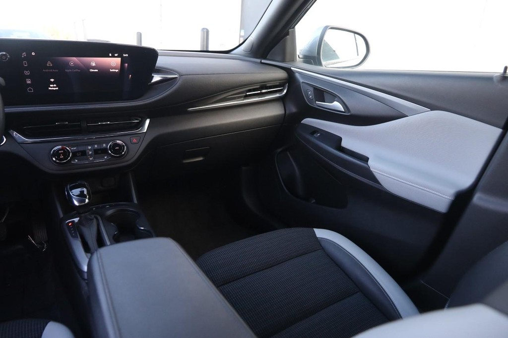 Buick Envista Vehicle Full-screen Gallery Image 24