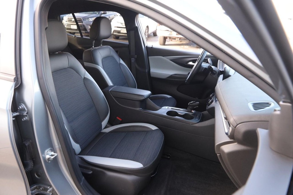 Buick Envista Vehicle Full-screen Gallery Image 25