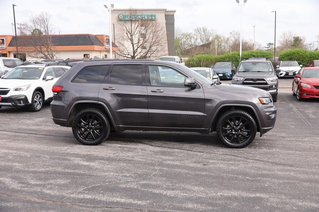Jeep Grand Cherokee Vehicle Full-screen Gallery Image 5