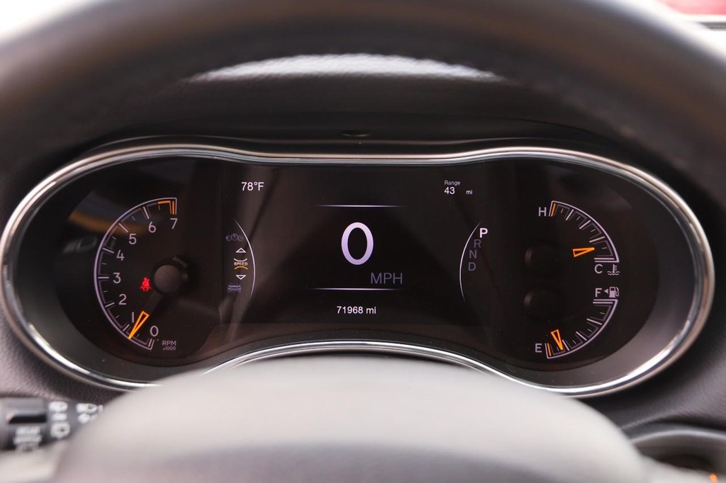 Jeep Grand Cherokee Vehicle Full-screen Gallery Image 14