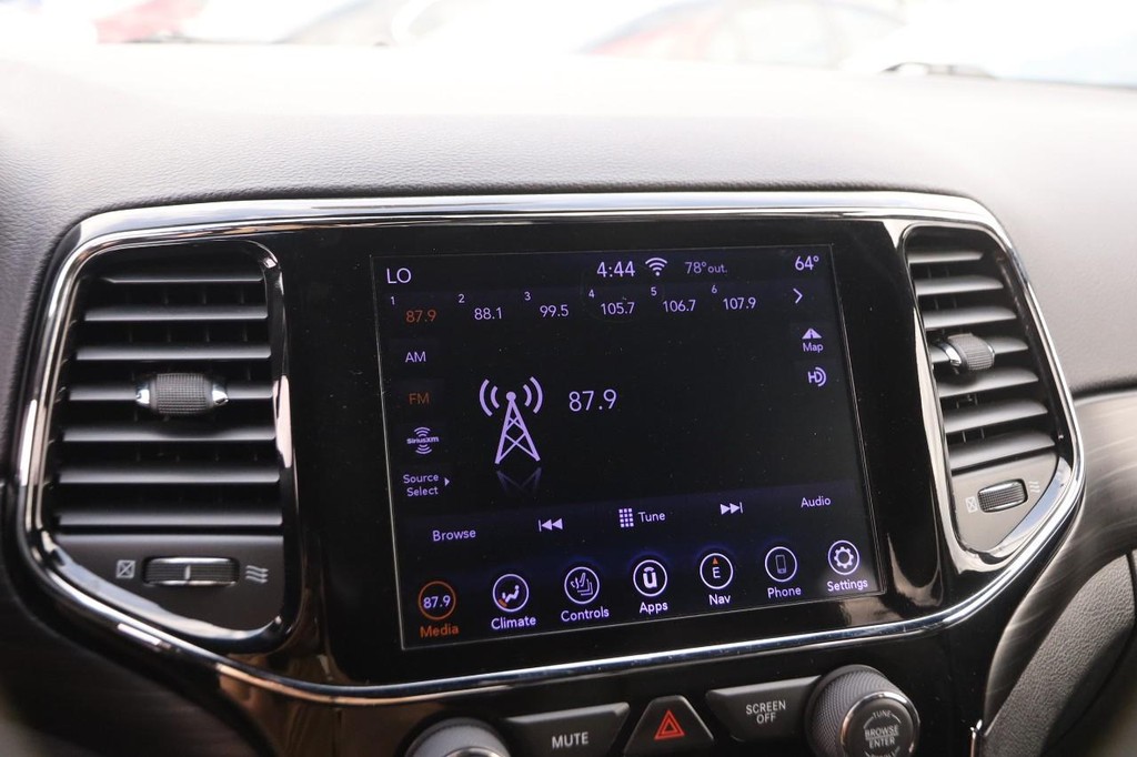 Jeep Grand Cherokee Vehicle Full-screen Gallery Image 17