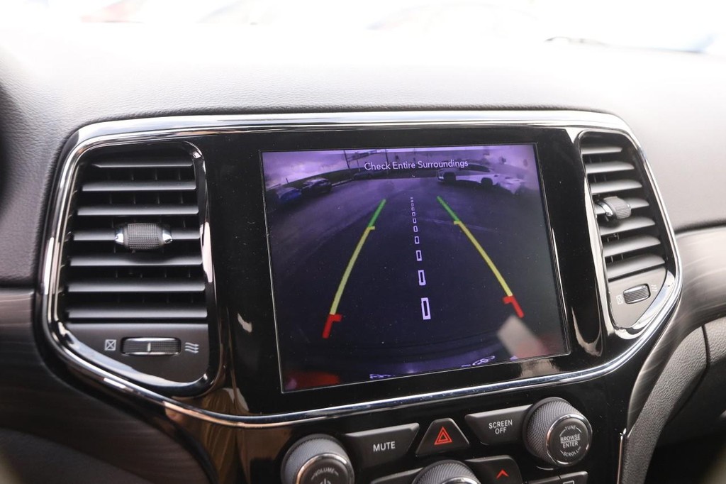Jeep Grand Cherokee Vehicle Full-screen Gallery Image 18