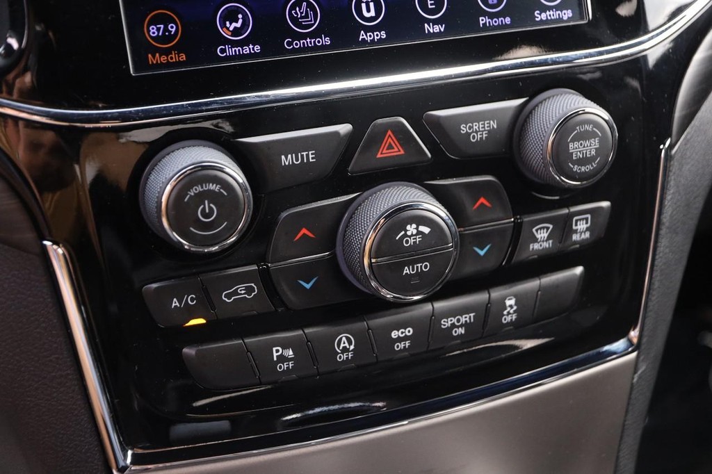 Jeep Grand Cherokee Vehicle Full-screen Gallery Image 19