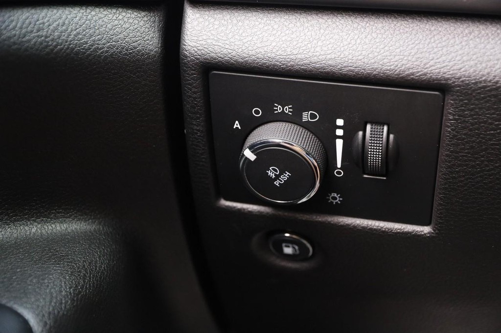 Jeep Grand Cherokee Vehicle Full-screen Gallery Image 20