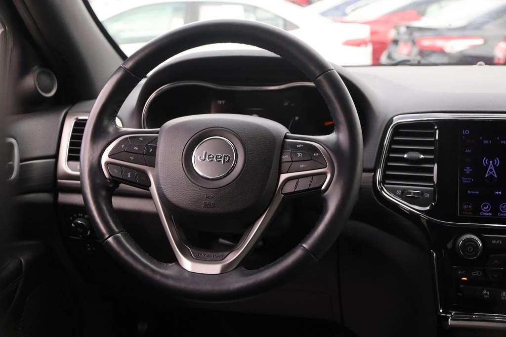 Jeep Grand Cherokee Vehicle Full-screen Gallery Image 24