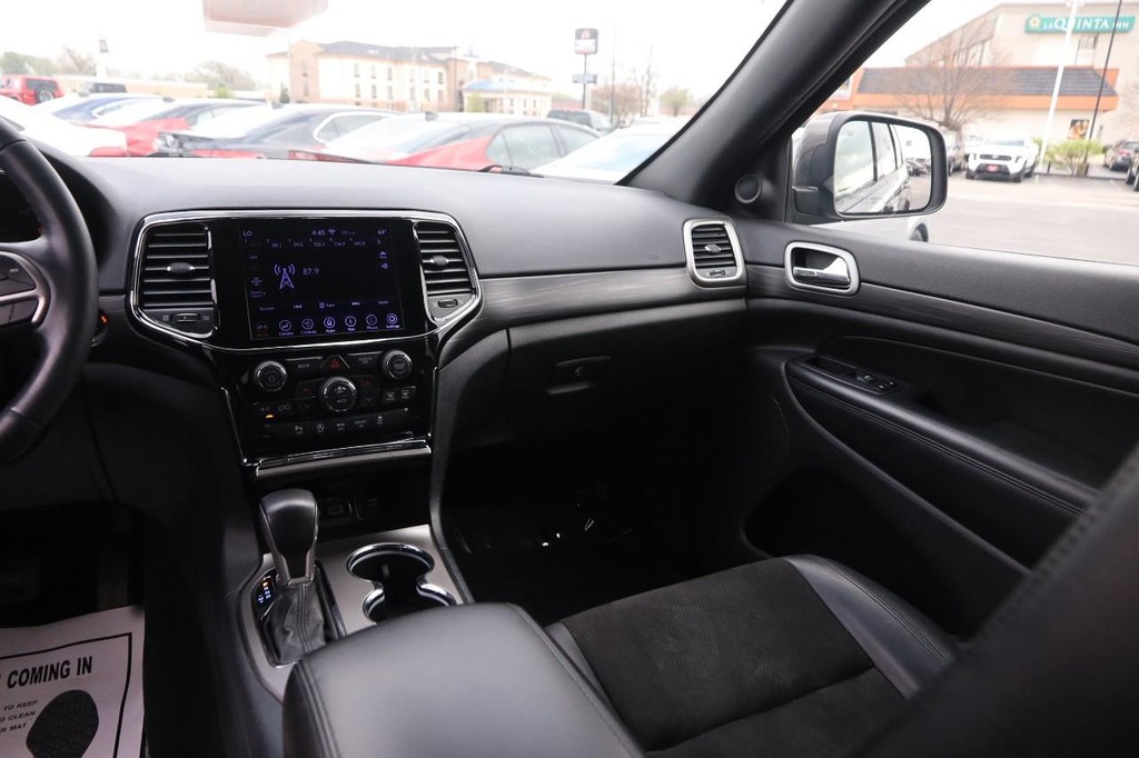 Jeep Grand Cherokee Vehicle Full-screen Gallery Image 26