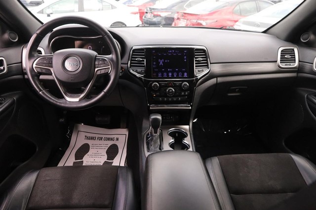 Jeep Grand Cherokee Vehicle Image 22