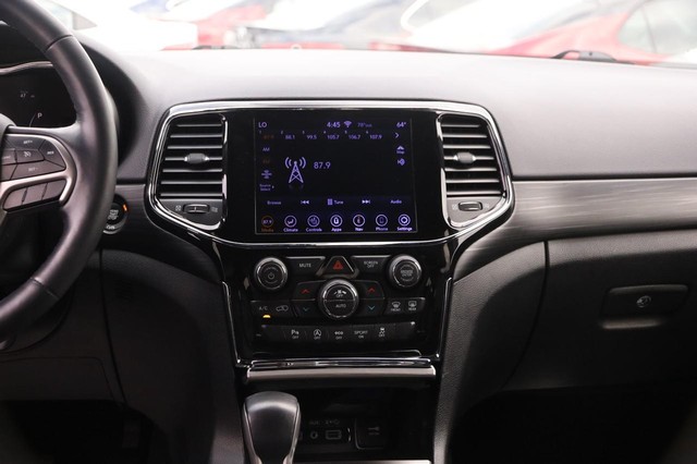 Jeep Grand Cherokee Vehicle Image 25