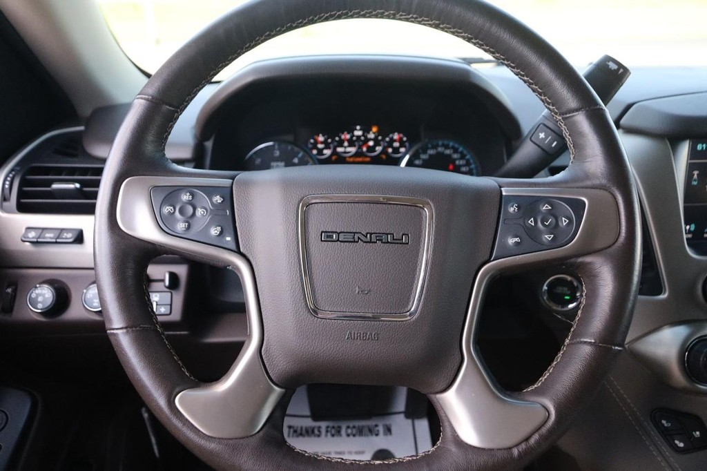 GMC Yukon Vehicle Full-screen Gallery Image 14