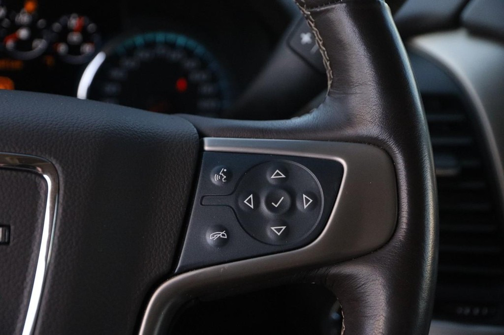 GMC Yukon Vehicle Full-screen Gallery Image 16