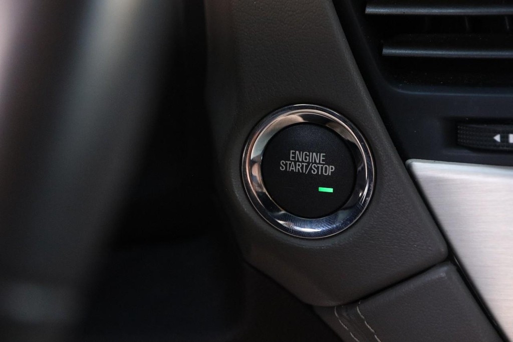 GMC Yukon Vehicle Full-screen Gallery Image 18