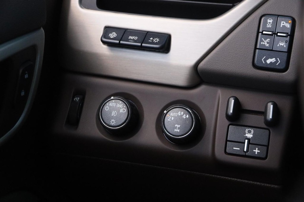 GMC Yukon Vehicle Full-screen Gallery Image 25