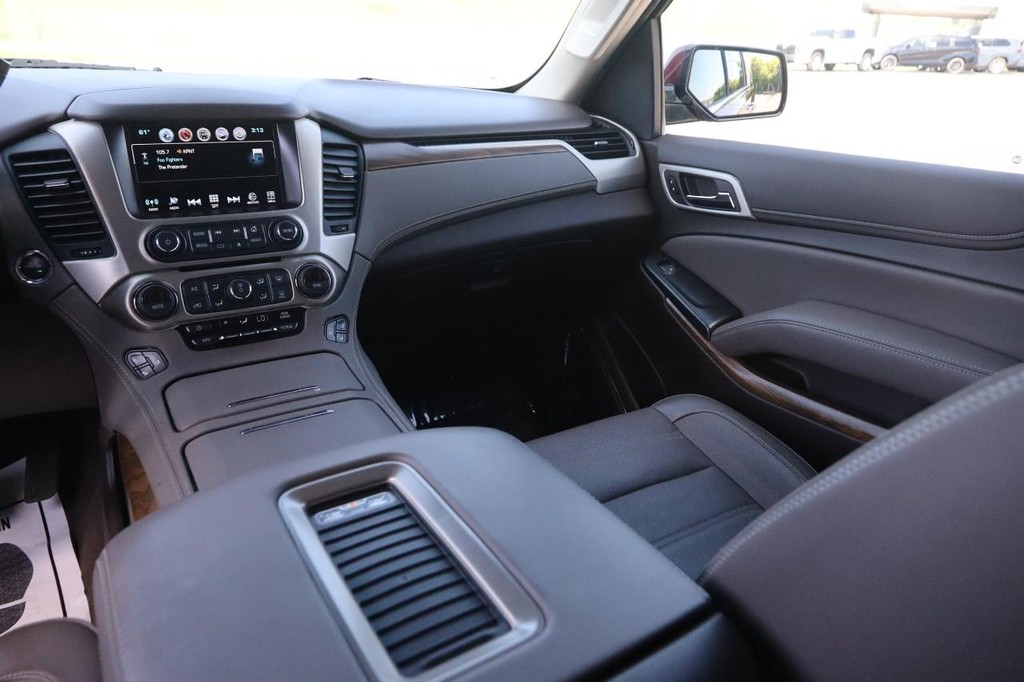 GMC Yukon Vehicle Full-screen Gallery Image 30