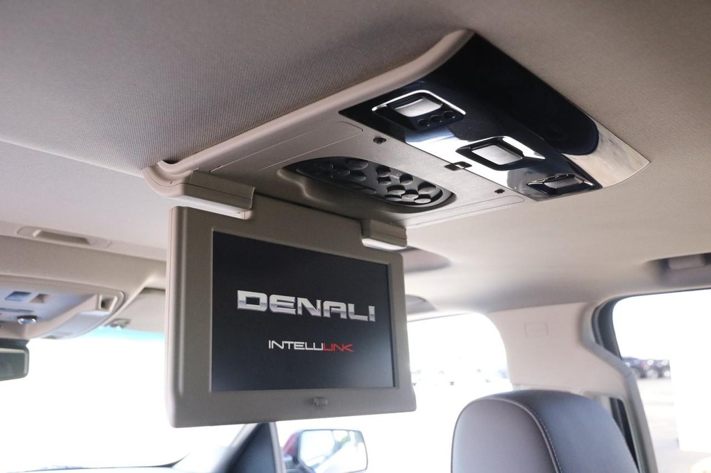 GMC Yukon Vehicle Full-screen Gallery Image 32