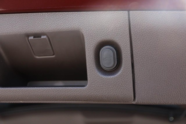 GMC Yukon Vehicle Image 09