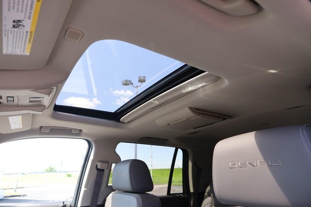 GMC Yukon Vehicle Image 10