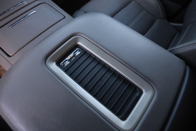 GMC Yukon Vehicle Image 24