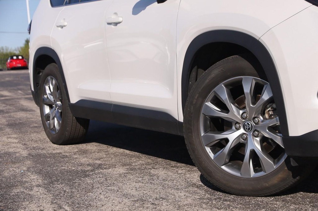 Toyota Grand Highlander Vehicle Full-screen Gallery Image 3