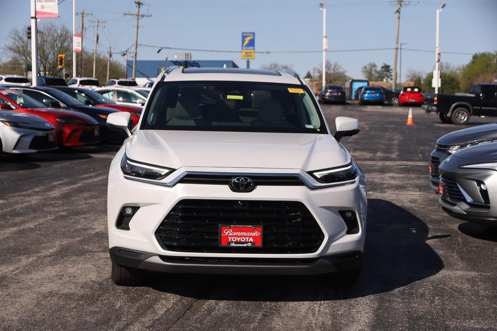 Toyota Grand Highlander Vehicle Full-screen Gallery Image 4