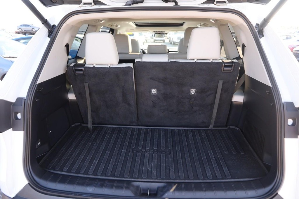 Toyota Grand Highlander Vehicle Full-screen Gallery Image 8