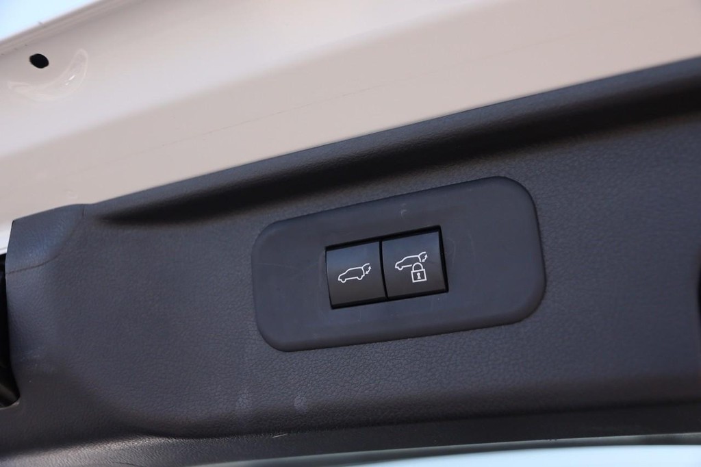 Toyota Grand Highlander Vehicle Full-screen Gallery Image 9