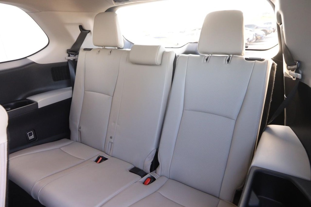 Toyota Grand Highlander Vehicle Full-screen Gallery Image 13