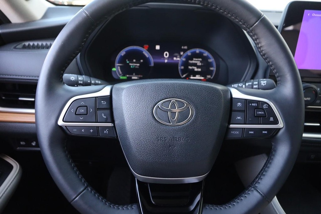 Toyota Grand Highlander Vehicle Full-screen Gallery Image 14