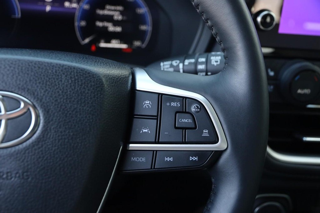 Toyota Grand Highlander Vehicle Full-screen Gallery Image 16