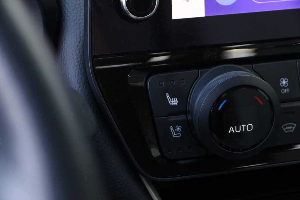 Toyota Grand Highlander Vehicle Full-screen Gallery Image 22