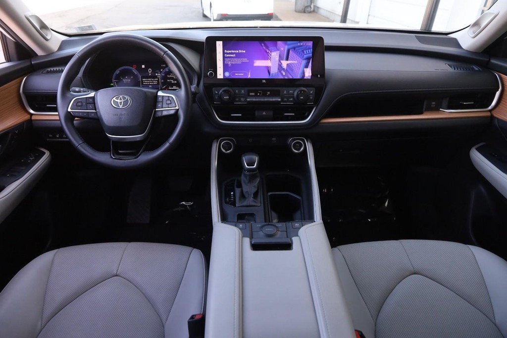 Toyota Grand Highlander Vehicle Full-screen Gallery Image 25