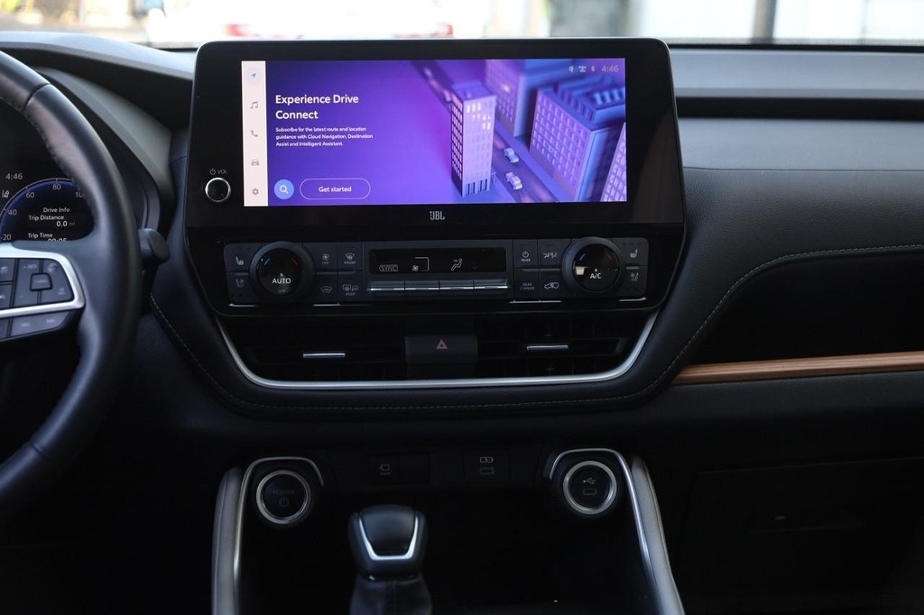 Toyota Grand Highlander Vehicle Full-screen Gallery Image 28