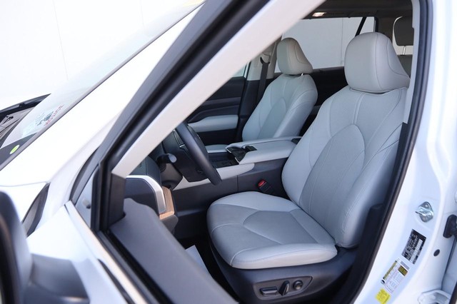 Toyota Grand Highlander Vehicle Image 11