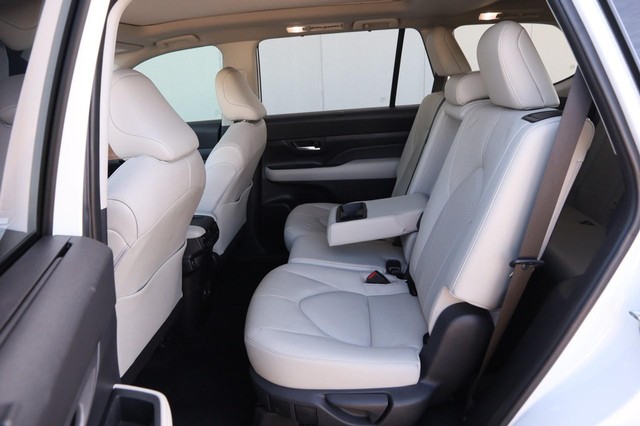 Toyota Grand Highlander Vehicle Image 12