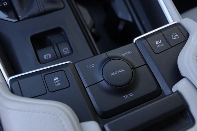 Toyota Grand Highlander Vehicle Image 23