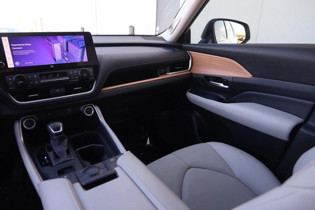 Toyota Grand Highlander Vehicle Image 29