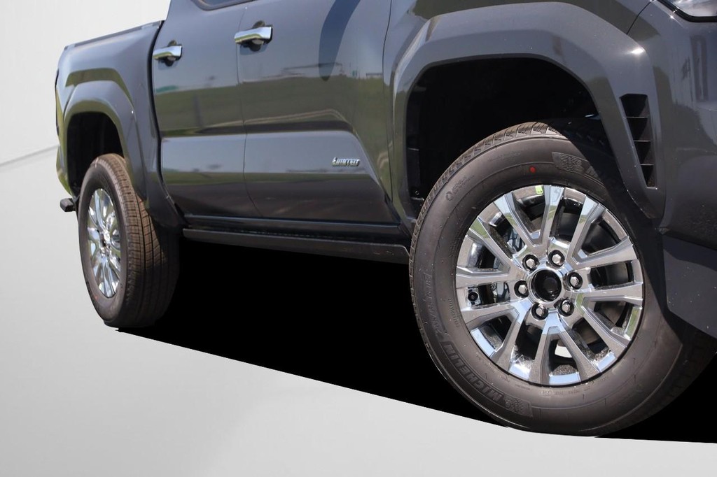 Toyota Tacoma 4WD Vehicle Full-screen Gallery Image 3