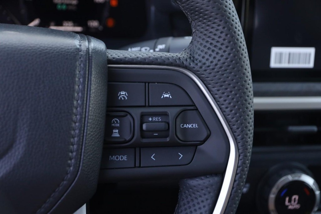 Toyota Tacoma 4WD Vehicle Full-screen Gallery Image 13