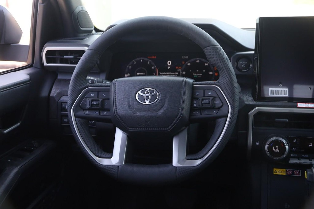 Toyota Tacoma 4WD Vehicle Full-screen Gallery Image 20